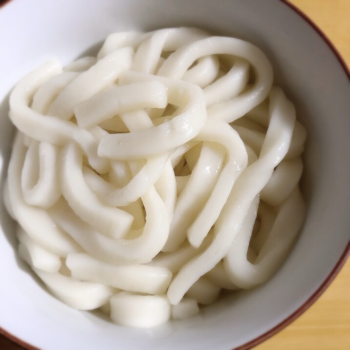 水からゆでる釜揚げうどん